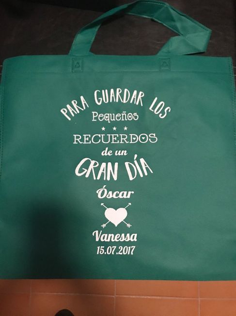 Cartel de bienvenida y bolsas para meter regalos - 2