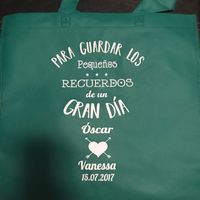 Cartel de bienvenida y bolsas para meter regalos - 2
