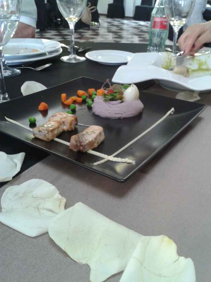 Ensalada de brotes con emperador