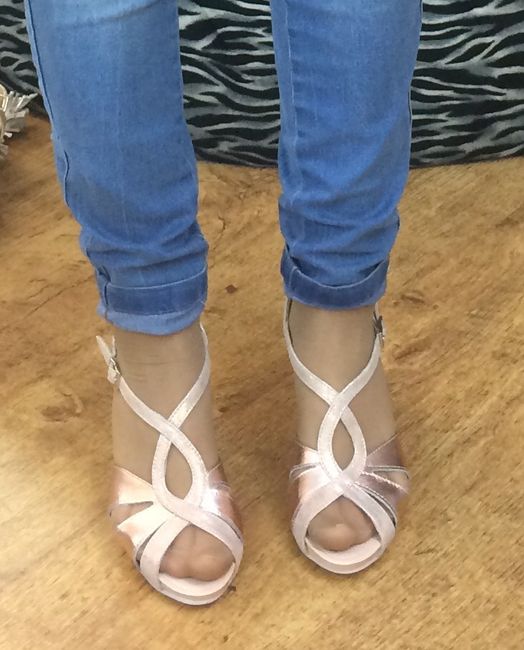 Por fin ya tengo mis tacones y mi ramo de flores 😍 - 3