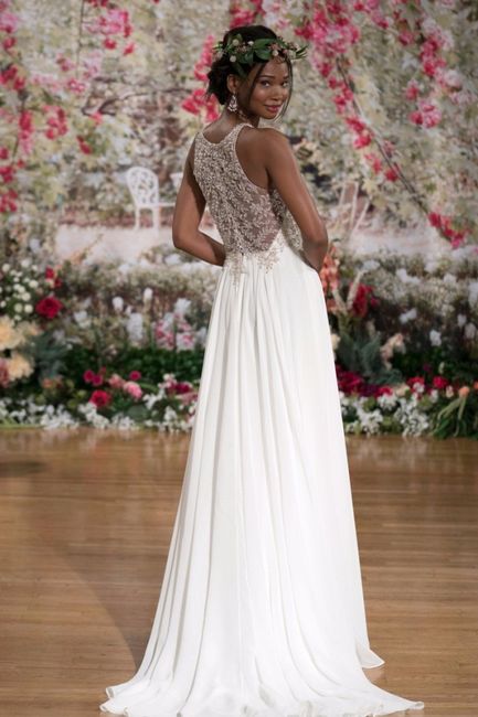 Cola vestido