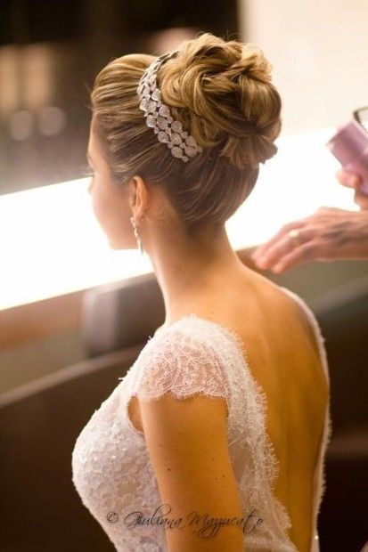 TOP 10 Moños altos para tu boda 3