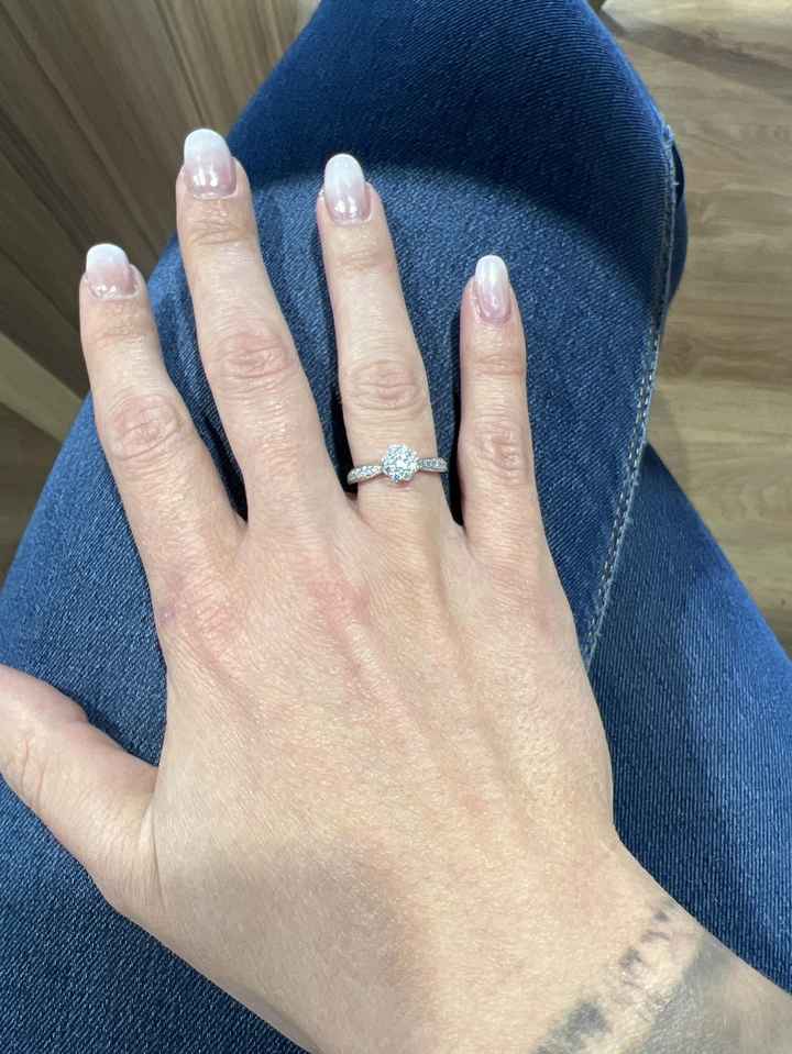 Derecha o izquierda: ¿en qué mano llevas tu anillo de pedida? 💍 - 1
