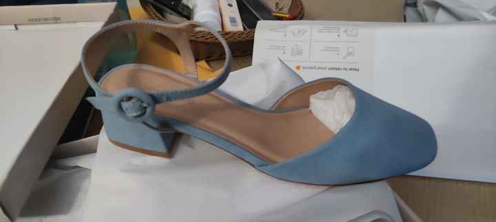 Zapatos sin tacón, Help. - 1