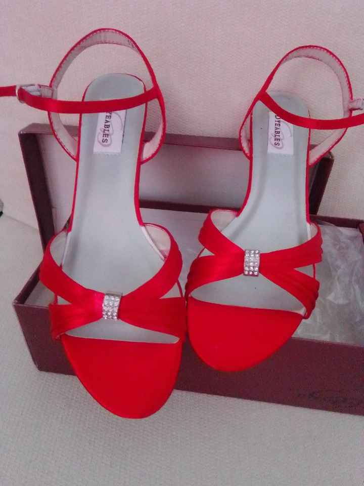 ¿Qué pensáis del uso de zapatos en color? - 1