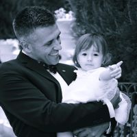 El novio y la pequeña Greta.