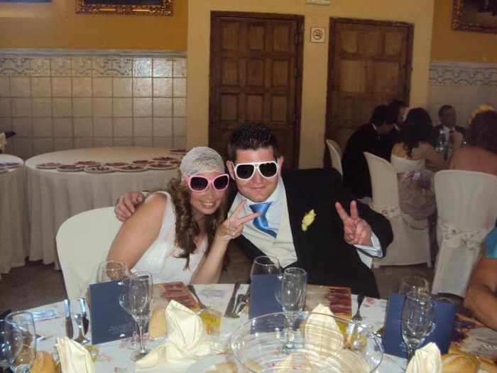 con las gafas del baile de la entrada