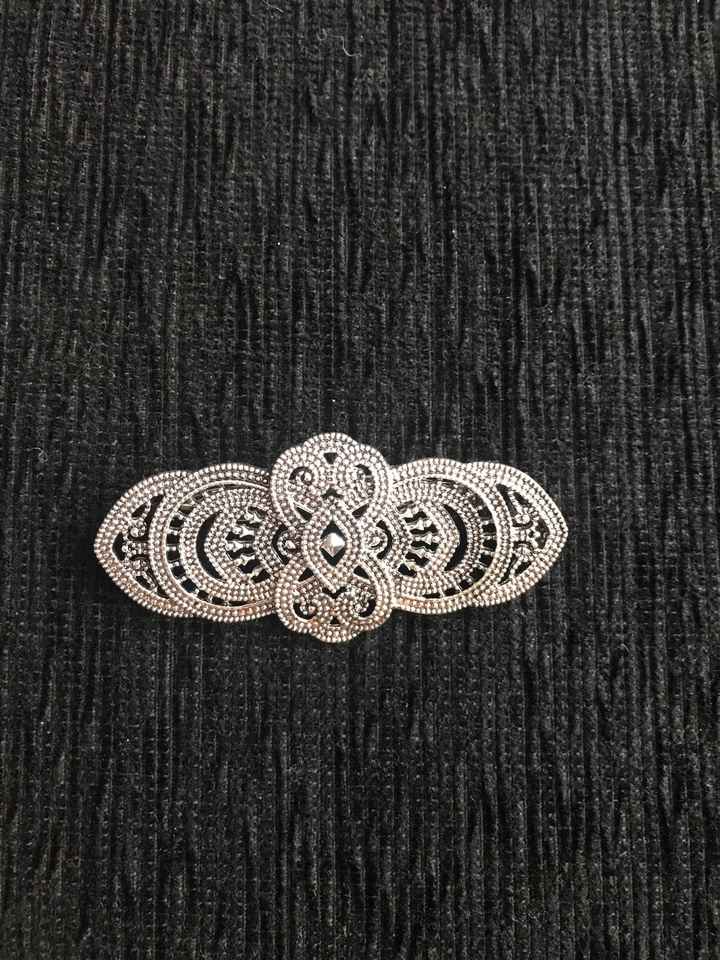 Broche para la cola - 1