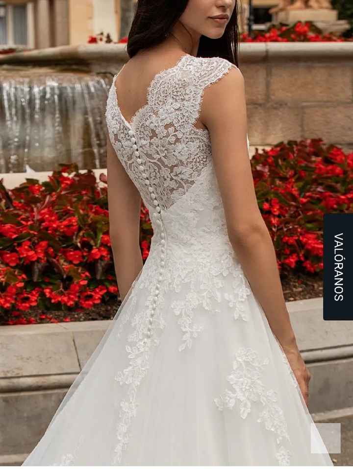 Vestido con espalda cerrada - 1