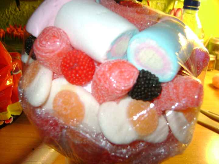 ramo de chuches para las hermanas casi terminado