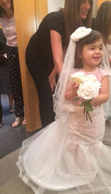 Quién os acompaña a ver y probaros vestidos? - 1