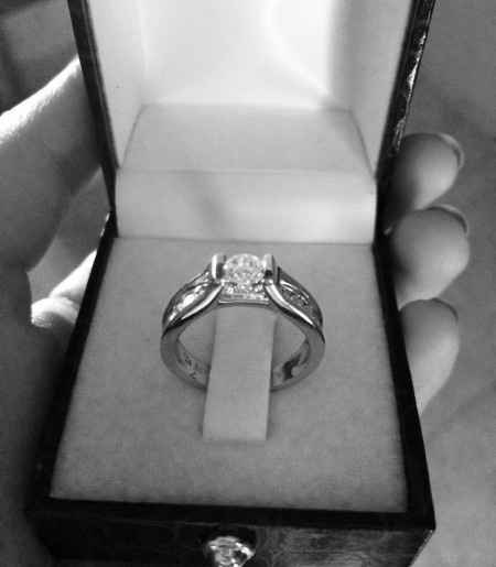 Enamorada de mi anillo de pedida!
