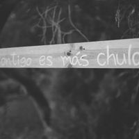 Cartel de madera con la frase que incorporamos en invitaciones y sello. La gente lo utilizó de photo