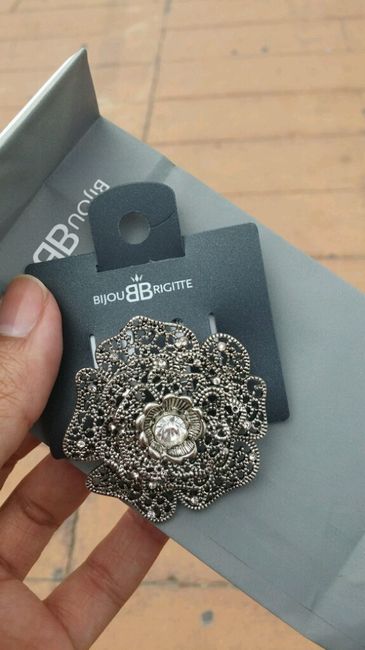 Broche para recoger la cola - 1