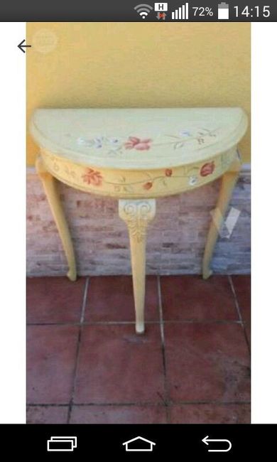 Mesa vintage para colocar cesta con arroz