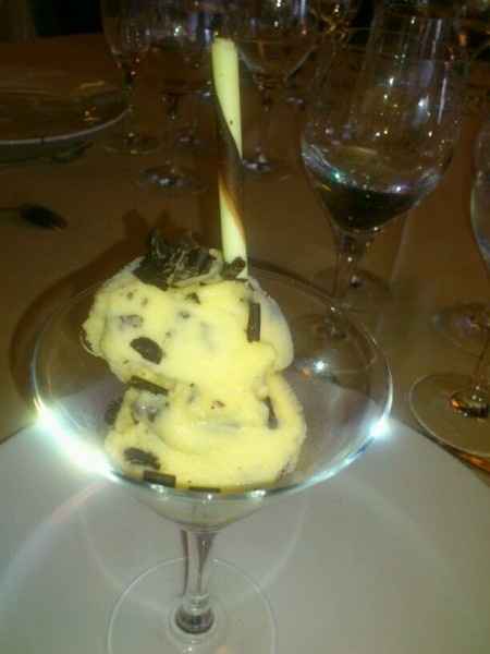 Frappé de cítricos con virutas de chocolate negro