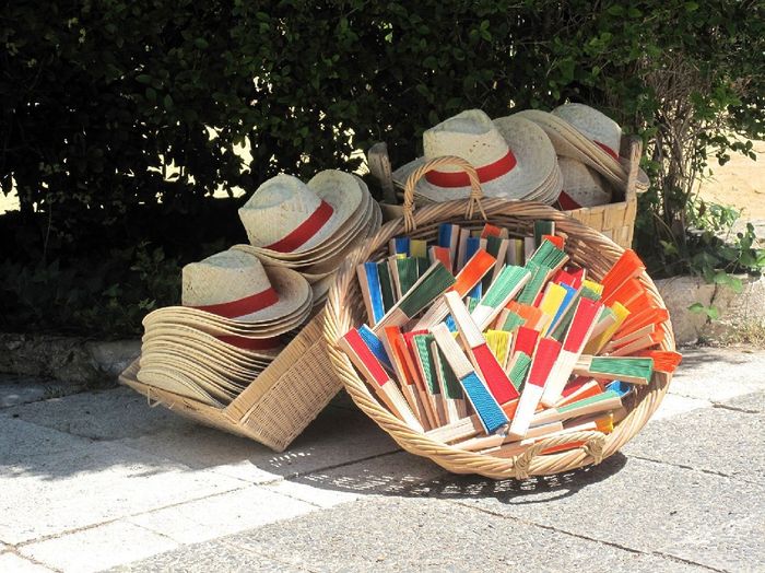 Boda de día: ¿gafas de sol y sombreros? 3