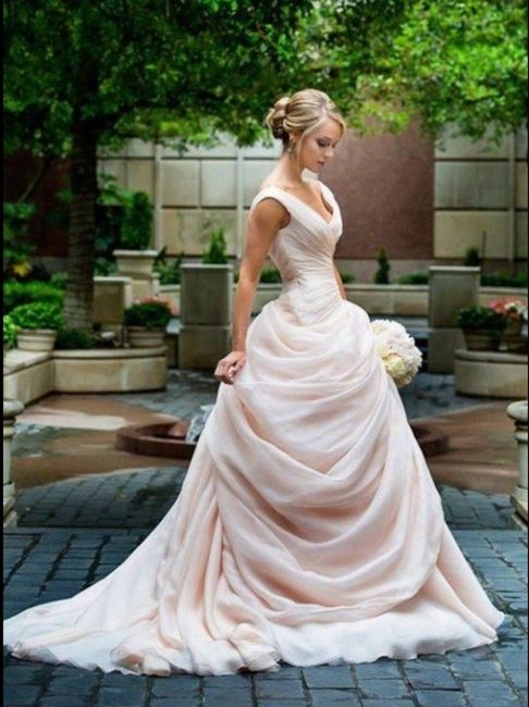 ¿De quién es este vestido? - 1