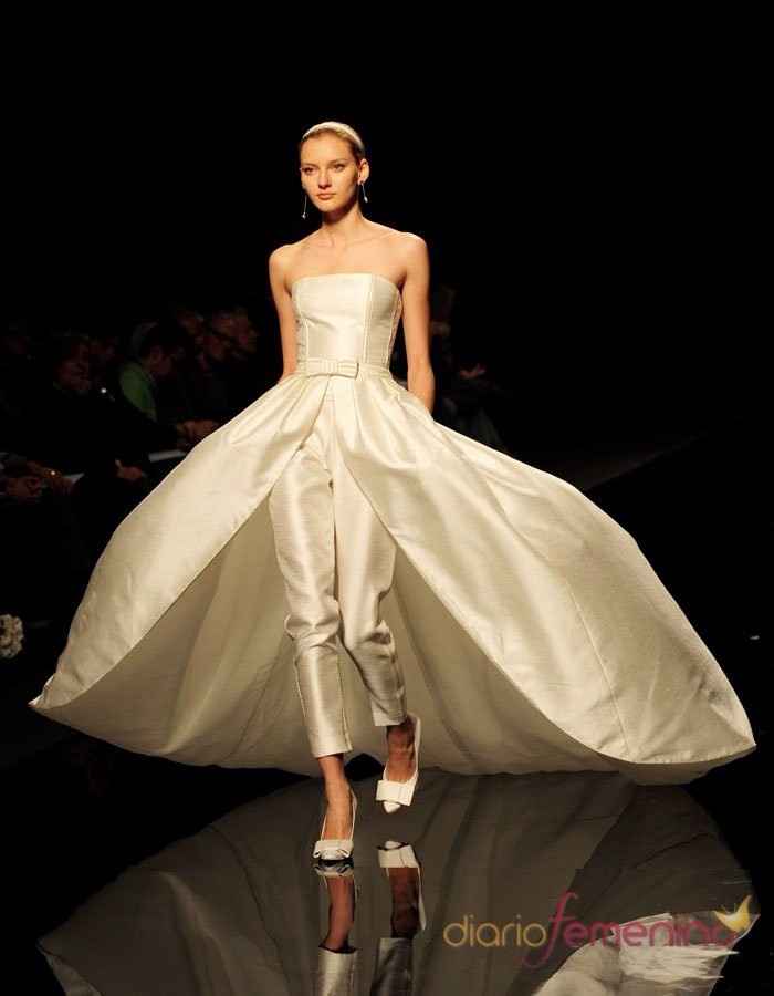 traje y vestido