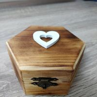 - Un pelín de aceite de oliva para dar brillo y el detallito de madera pegado encima de la caja!
