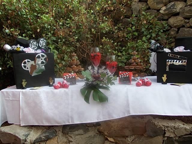 Mesa del fotocall... con todas las cosas...