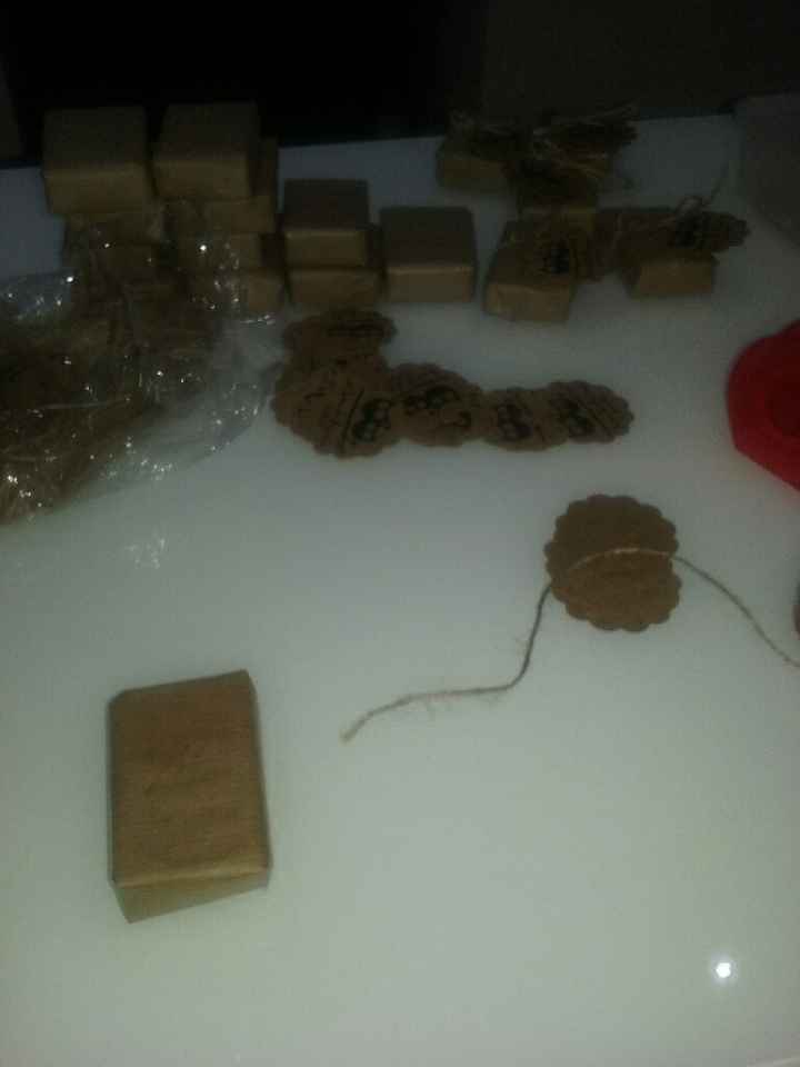 Haciendo los detalles para los invitados - 3