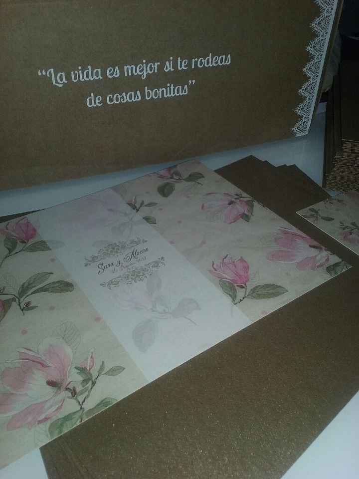 Os enseño mis invitaciones y los nombres en los sobres - 1