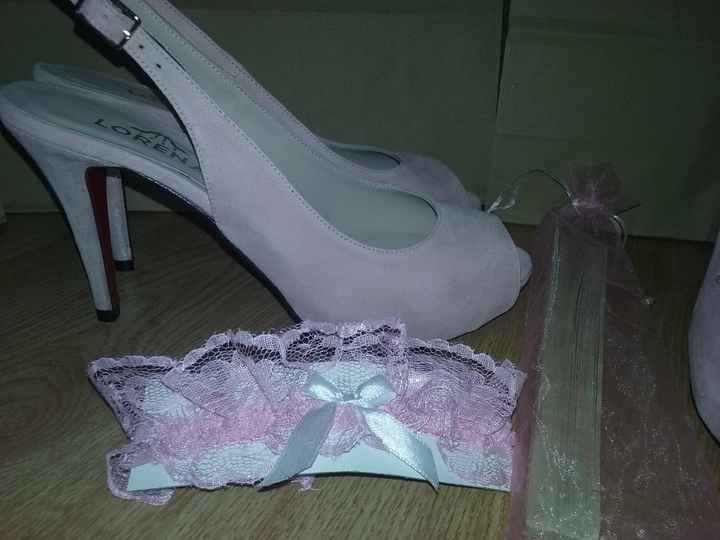 REGALO DAMAS: ZAPATOS, LIGA Y ABANICO