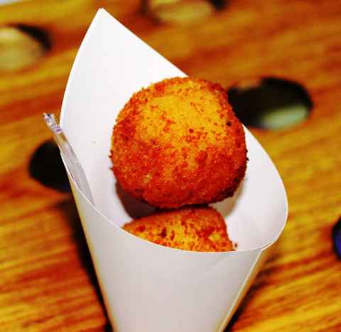 Cucurucho de croquetas de jamón ibérico