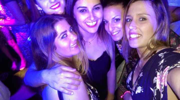 DE FIESTA