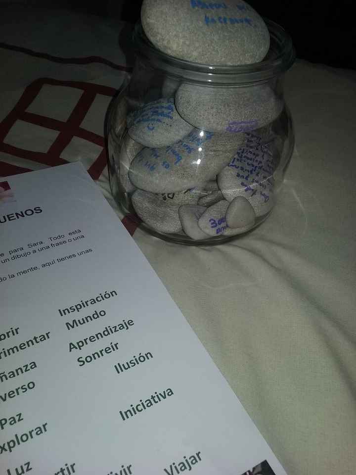 En mi casa, con las piedras escritos