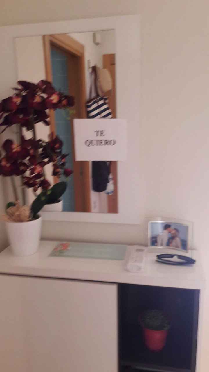 Entrada con el cartel de TE QUIERO. Por la noche, con las velas quedó mejor