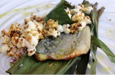 Lomo de dorada en hoja de papillote y palomitas de mostaza (esta es la que no se si poner, porque no
