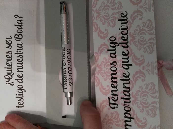  Regalo para mis testigos!!  ( no encuentro..  Queria una cajita con un boli personalizado) - 2