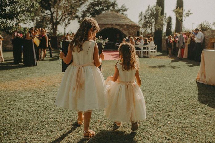 💜 La mujer más joven de mi lista de invitados es ______ - 1