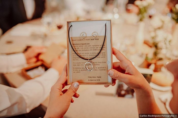 ¿Y si regalas un conjunto de joyas a tus invitadas especiales? 😍 1