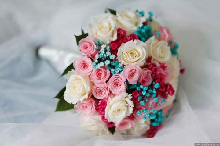 4. Bouquet colores pastel rosa, blanco y celeste