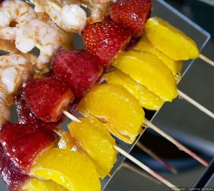 2. Pinchos con frutas