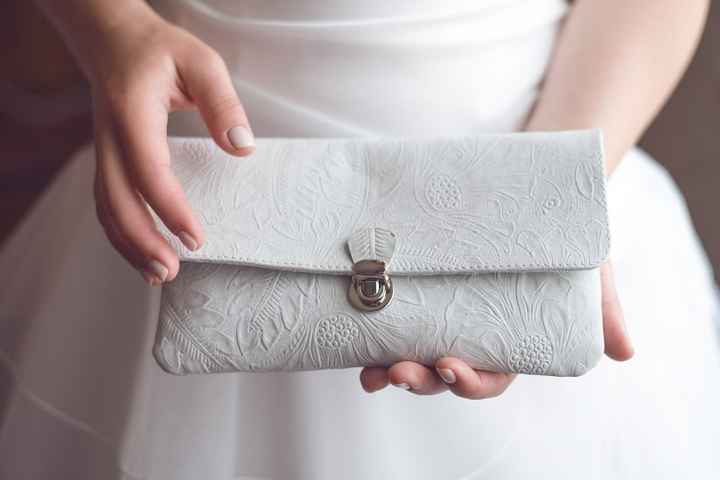 Novias con bolso