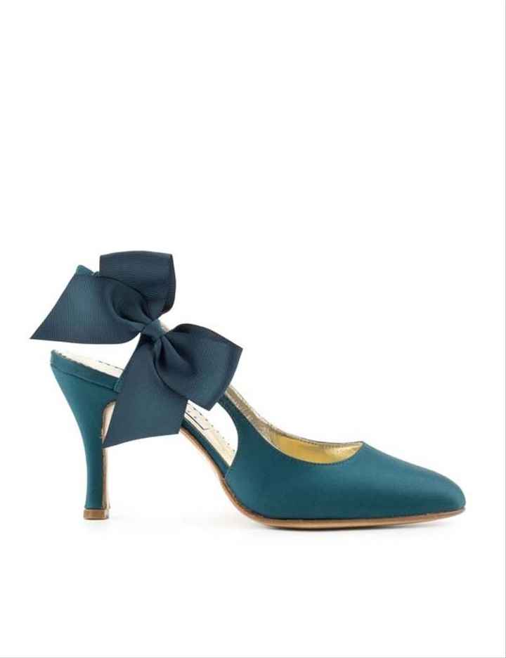 Describe estos zapatos con un emoticono 👇 - 1