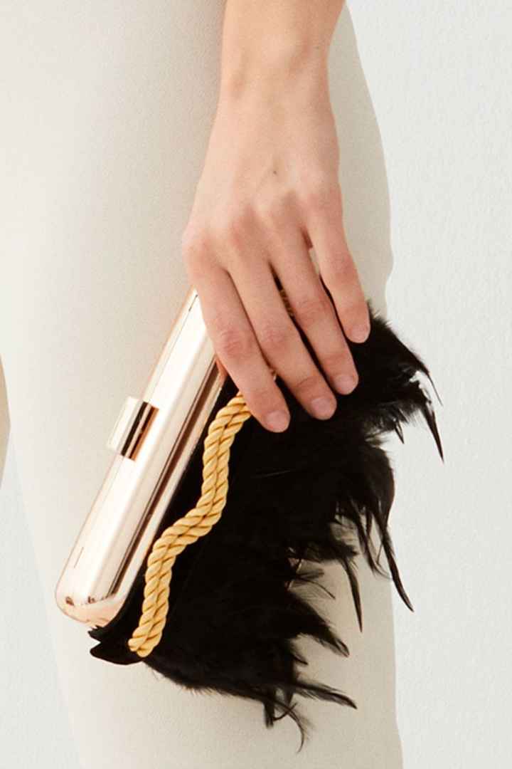 ¿Novia con toques negros? Aquí tienes algunas ideas 👇 - 5
