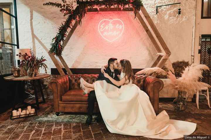 Letras luminosas con la frase "Esto es amor" 😍 - 1