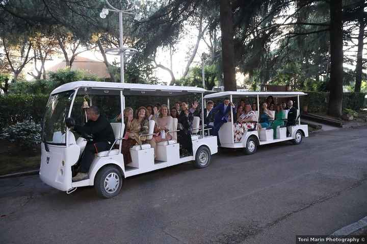 ¡Transporte original para tus invitados! 😂 - 1