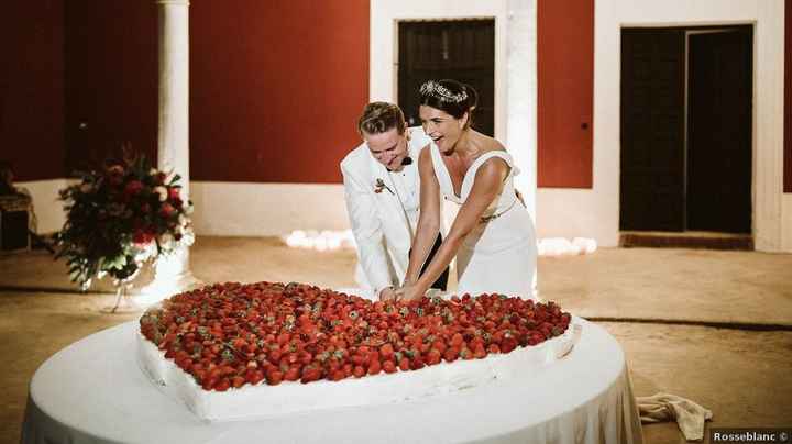 Este corazón gigante... ¡es una tarta nupcial! 😱 - 1