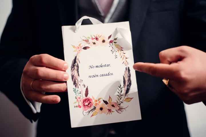 Cartel - No molestar, ¡recién casados!😬 - 1