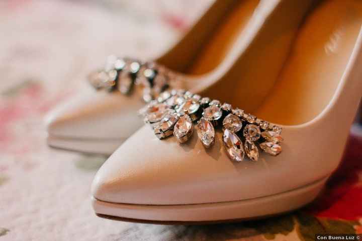 Zapatos con pedrería: ¿Buena o mala idea? - 1