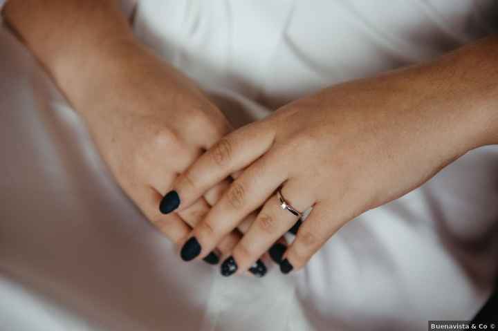 ¿Te atreverías con una manicura de novia NEGRA? 🖤 - 1