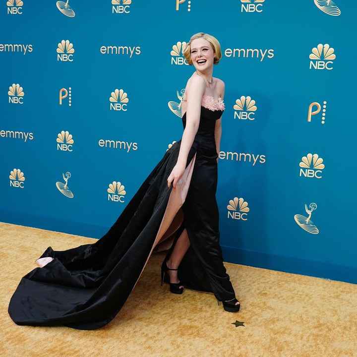¡Looks de los Premios Emmy 2022! 😍 ¿Con cuál te quedas? - 3