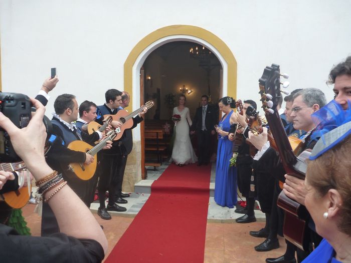 A la salida de la iglesia