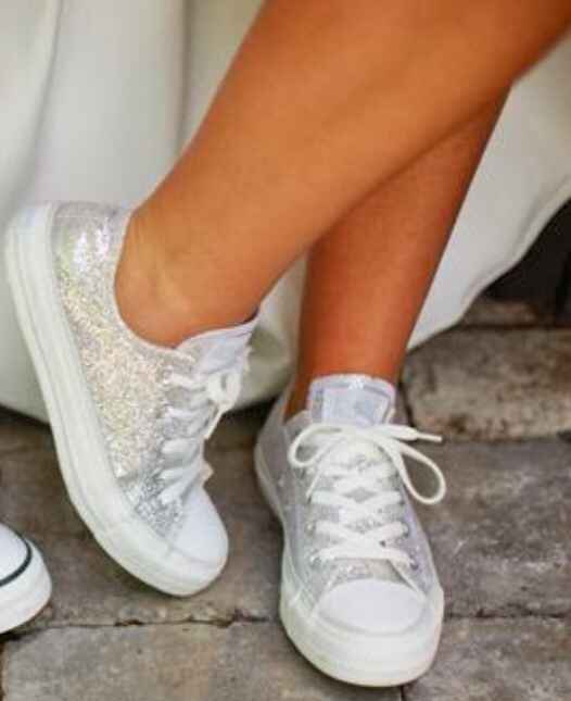 El dilema de Lorena: zapato de cambio deportivos o alpargatas?? - 2